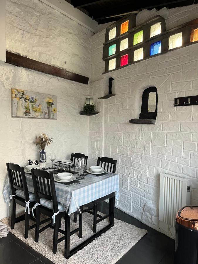 Old Nursery Coity 외부 사진